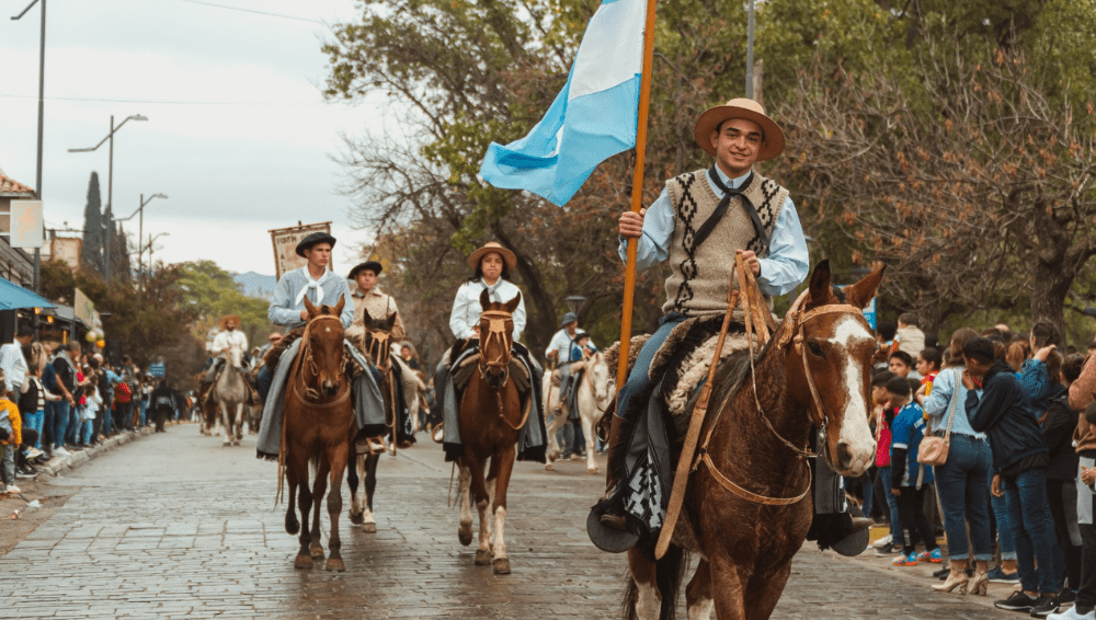 desfileb 25 dde mayo - Diario Resumen de la región