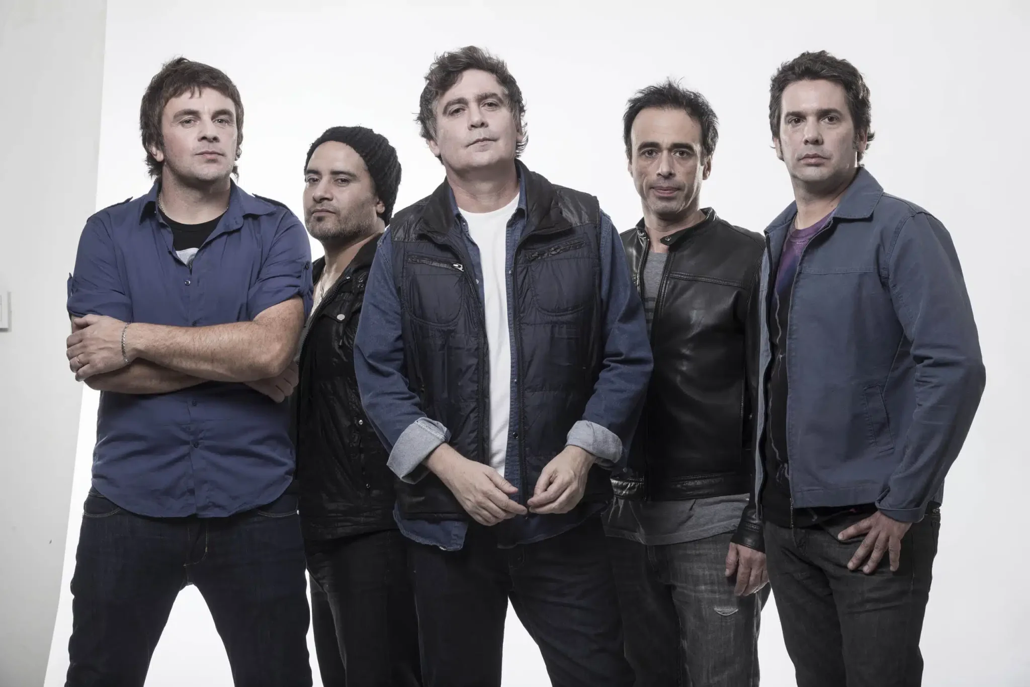 ella es tan cargosa scaled - Diario Resumen de la región