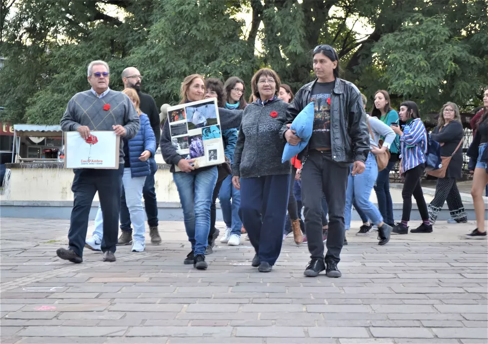 multimedia.normal.a78141a0352f6043.526f6e6461206465206c61204d656d6f7269612028436f6c65637469766f20505f6e6f726d616c2e77656270 - Diario Resumen de la región